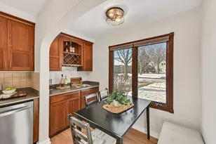 320 S Honey Creek Dr, Milwaukee, WI 53214 - Photo 10