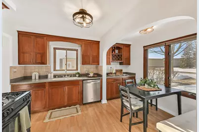 320 S Honey Creek Dr, Milwaukee, WI 53214 - Photo 8