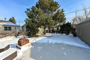 320 S Honey Creek Dr, Milwaukee, WI 53214 - Photo 24