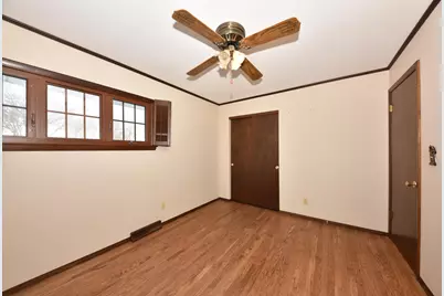 2431 E Dale Ave, Cudahy, WI 53110 - Photo 16