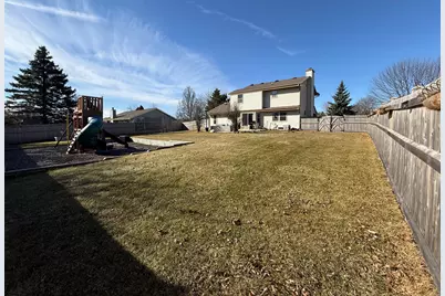 W144N10772  Lincoln Dr, Germantown, WI 53022 - Photo 24