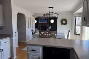 W144N10772 Lincoln Dr, Germantown, WI 53022 - Photo 8