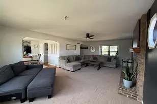 W144N10772 Lincoln Dr, Germantown, WI 53022 - Photo 4