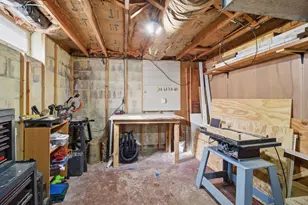 1324 N 13th Ave, West Bend, WI 53090 - Photo 16