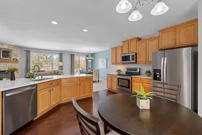 1960  Foxcroft Ln, Waukesha, WI 53189 - Photo 12