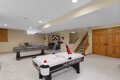 1960  Foxcroft Ln, Waukesha, WI 53189 - Photo 28