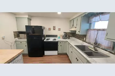 106  Rayome Dr #110, Iron Ridge, WI 53035 - Photo 8