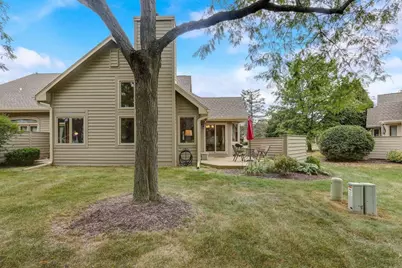 N21W24045  Garden Cir #F, Pewaukee, WI 53072 - Photo 8