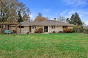 15620 W St Francis Dr, New Berlin, WI 53151 - Photo 4