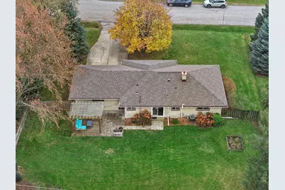 15620 W Saint Francis Dr, New Berlin, WI 53151 - Photo 2