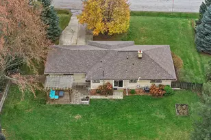 15620 W St Francis Dr, New Berlin, WI 53151 - Photo 2