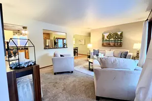 7424 S Chapel Dr, Oak Creek, WI 53154 - Photo 12