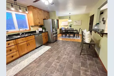 7424 S Chapel Dr, Oak Creek, WI 53154 - Photo 6