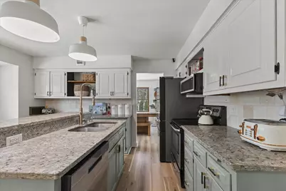 18765  Le Chateau Dr, Brookfield, WI 53045 - Photo 4