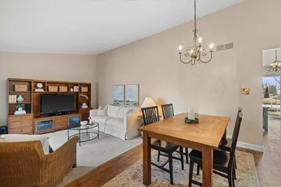 7245 S Hillendale Dr, Franklin, WI 53132 - Photo 12