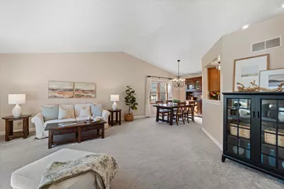 7245 S Hillendale Dr, Franklin, WI 53132 - Photo 6