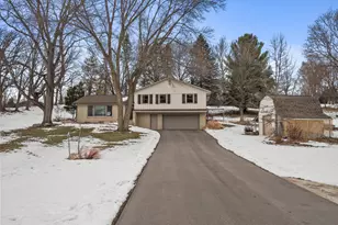 N2W27474 Arrowhead Trail, Pewaukee, WI 53188 - Photo 2