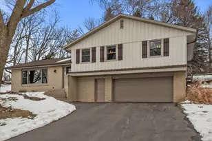 N2W27474 Arrowhead Trail, Pewaukee, WI 53188 - Photo 4