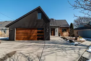 2533 Lakeshore Dr, Sheboygan, WI 53081 - Photo 6