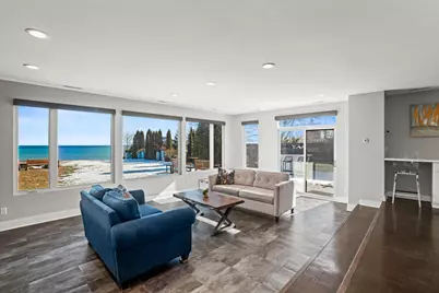 2533  Lakeshore Dr, Sheboygan, WI 53081 - Photo 8