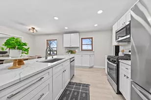 11737 N Ridgeway Ave, Mequon, WI 53097 - Photo 10