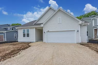 1141  Mt. Vernon Dr, Hartford, WI 53027 - Photo 2