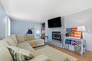 1356 Greenhedge Rd, Pewaukee, WI 53072 - Photo 8