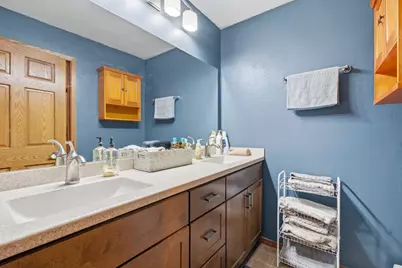 1356  Greenhedge Rd #C4, Pewaukee, WI 53072 - Photo 10