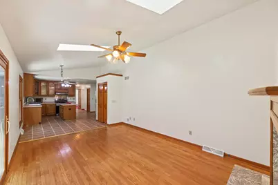 243  Royal Oak Ct, Pewaukee, WI 53072 - Photo 10