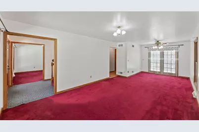 243  Royal Oak Ct, Pewaukee, WI 53072 - Photo 14