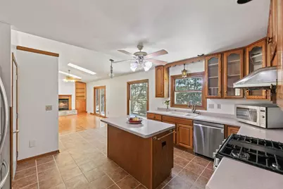 243  Royal Oak Ct, Pewaukee, WI 53072 - Photo 4