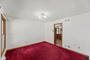 243 Royal Oak Ct, Pewaukee, WI 53072 - Photo 16
