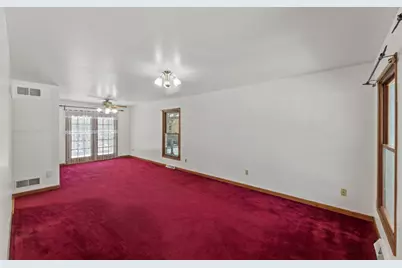 243  Royal Oak Ct, Pewaukee, WI 53072 - Photo 12