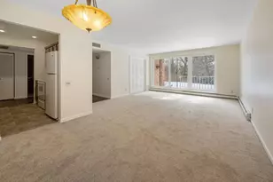 945 W Heritage Ct, Mequon, WI 53092 - Photo 4