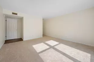 945 W Heritage Ct, Mequon, WI 53092 - Photo 10