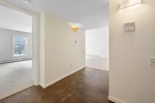 945 W Heritage Ct, Mequon, WI 53092 - Photo 8