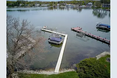 N23W28271  Beach Park Cir, Delafield, WI 53072 - Photo 2