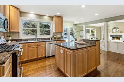 N23W28271  Beach Park Cir, Delafield, WI 53072 - Photo 6