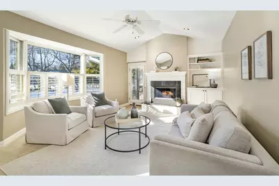 N23W28271  Beach Park Cir, Delafield, WI 53072 - Photo 4