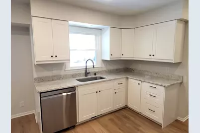 2465  Lionel Ct, Brookfield, WI 53045 - Photo 10