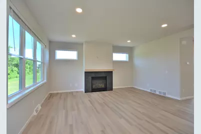 W199N5253  Ponderosa Ct, Menomonee Falls, WI 53051 - Photo 4