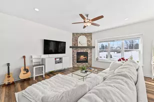 W73N1165 Augusta Ln, Cedarburg, WI 53012 - Photo 6