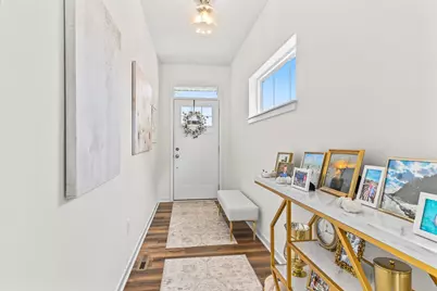 W73N1165  Augusta Ln, Cedarburg, WI 53012 - Photo 4