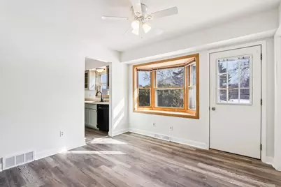 402  Highland Dr #B, Wales, WI 53183 - Photo 8