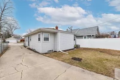 2207  Hamilton Ave, Racine, WI 53403 - Photo 28