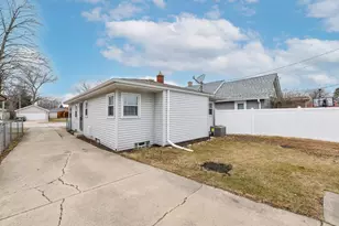 2207 Hamilton Ave, Racine, WI 53403 - Photo 28