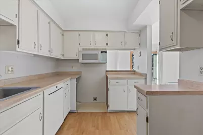 307  Cheviot Chase - #6, Waukesha, WI 53186 - Photo 2