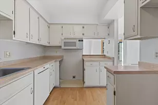 307 Cheviot Chase, Waukesha, WI 53186 - Photo 2