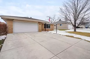 3326 Monarch Dr, Racine, WI 53406 - Photo 40