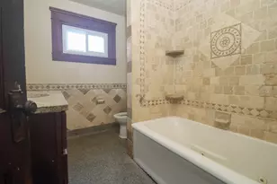 2462 N 46th St, Milwaukee, WI 53210 - Photo 10